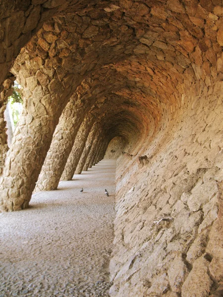 Barcelona: amazing arches and columns from Parc Guell, the famous and beautiful park designed by Antoni Gaudi, one of the highlights of the city — Stock Photo, Image