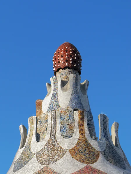 Barcelona: detail of the main entrance building at Parc Guell, the famous and beautiful park designed by Antoni Gaudi, one of the highlights of the city — Stock Photo, Image