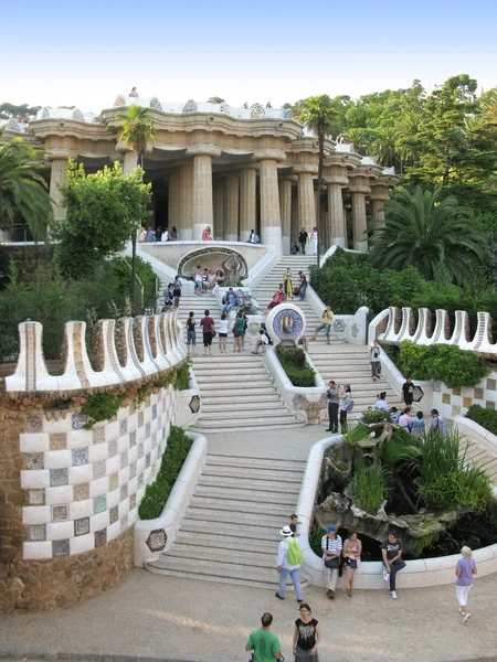 Barcelona: Main entrance to Parc Guell, the famous and beautiful park designed by Antoni Gaudi, one of the highlights of the city — Stock Photo, Image