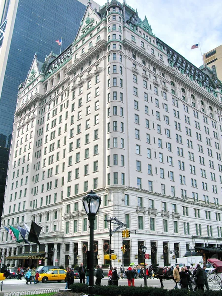 New york - 3 december: legendariska plaza hotel på 5th avenue, nya — Stockfoto