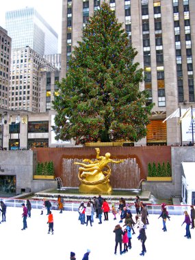 Nowy Jork - 3 grudnia: łyżwiarze zabawy w rockefeller center