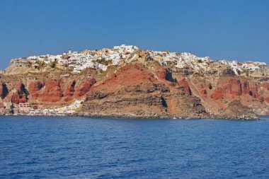 Santorini, Yunanistan: volkan caldera köyden Oia görünümünü