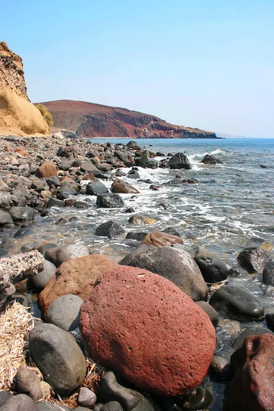Santorini island, Greece: beautiful seascape of volcanic stones — Stock Photo, Image