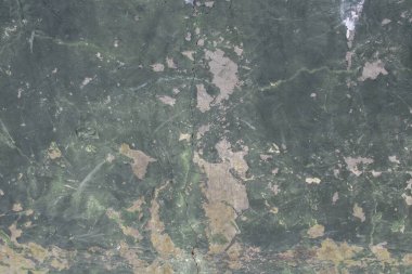 Sıkıntılı yeşil boyalı beton duvar