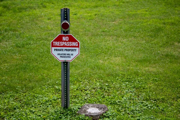 Signs Symbols Hexigon Shapped Message Grass Lawn Trespassing Private Property — Stock Photo, Image