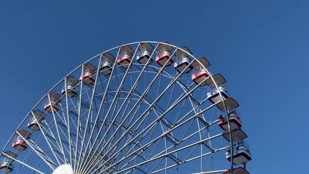 Roda Gigante Passeio Divertido Verão Calçadão Parque Diversões — Vídeo de Stock