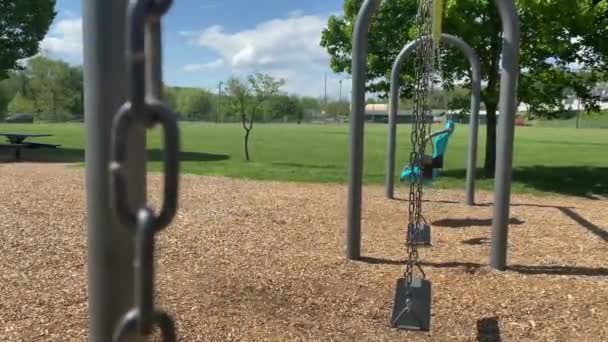 Offentliga Barn Lekplats Park Med Olika Vingar För Barn Och — Stockvideo
