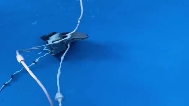 Самоочищення Роботизованого Моторизованого Підводного Басейну Очищення Підземного Басейну Знизу — стокове відео