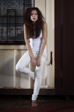 güzel bir kadın kılığında