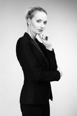 Güzel sarışın Bayan model poz