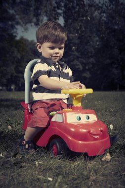 Çocuk ride plastik araba