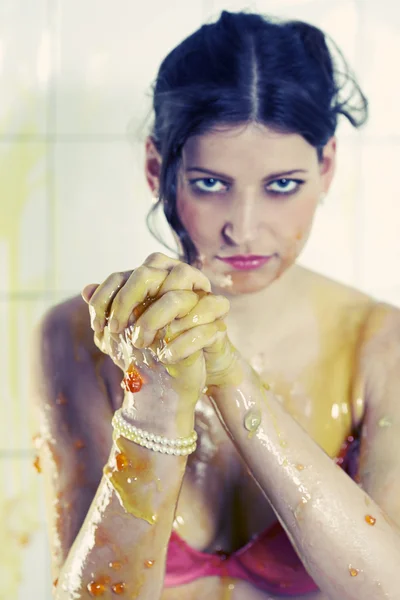 Mujer joven jugando con jalea derretida —  Fotos de Stock