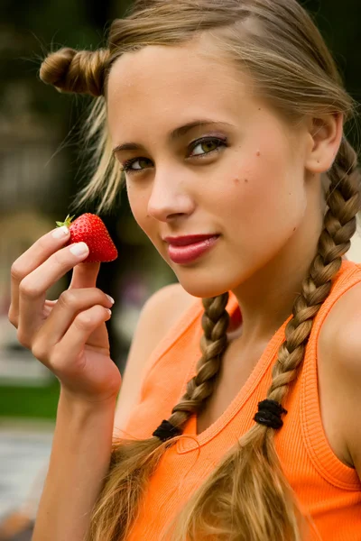 Girl hold strawberry — Stock Photo, Image