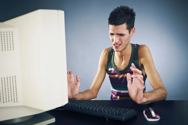 Student en computer — Stockfoto