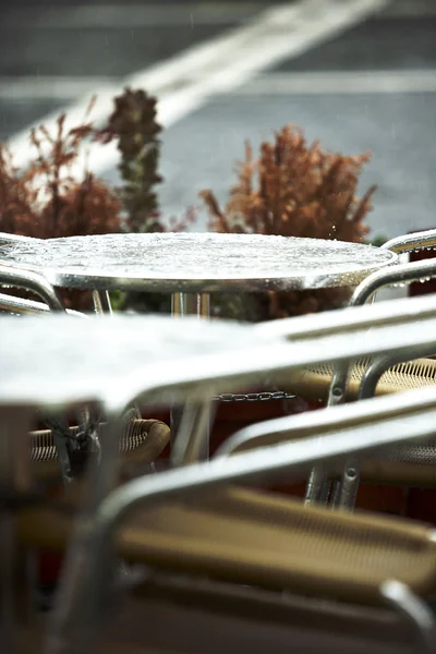 Mesa de aço e gotas de água — Fotografia de Stock