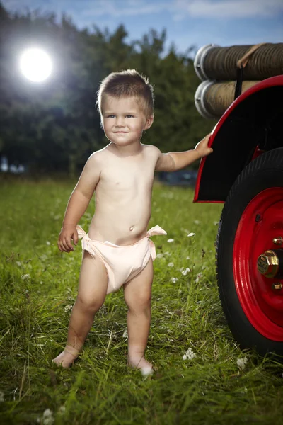 Chlapec a hasičský vůz — Stock fotografie