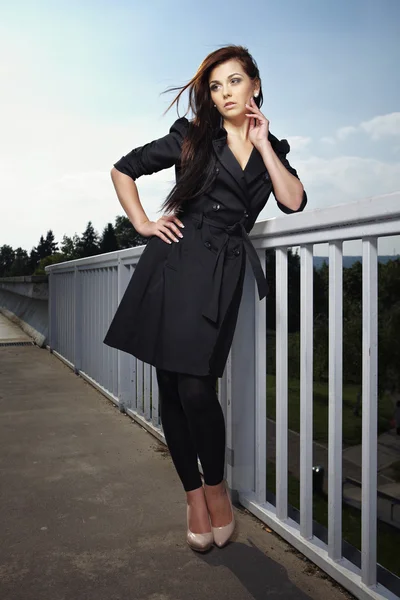 Beautiful young brunette lady posing on city — Stock Photo, Image