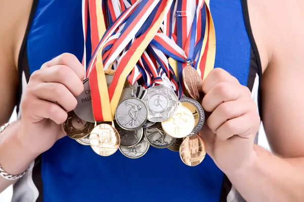 Sport man med massa medaljer — Stockfoto