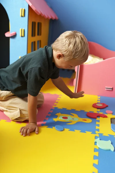 Kinder spielten — Stockfoto