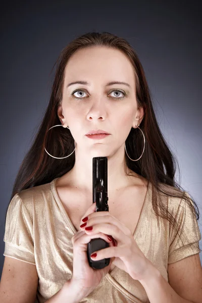 Mulher de cabelo preto e suas emoções nocivas mal humoradas — Fotografia de Stock