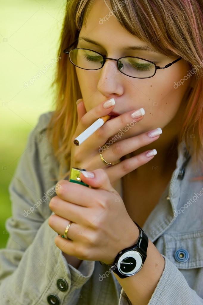 Girl outdoor smoking cigarettes — Stock Photo © Couperfield 30710017