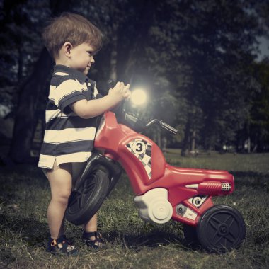 Çocuk ride plastik araba