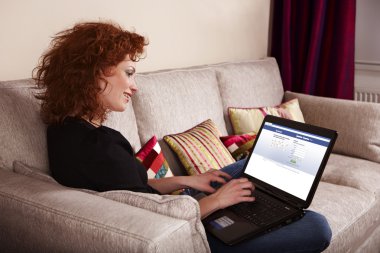 İnternet'te sörf Bayan