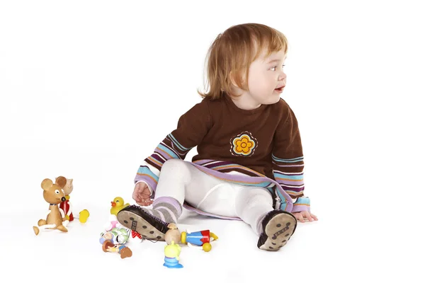 Bambina che gioca con i giocattoli — Foto Stock