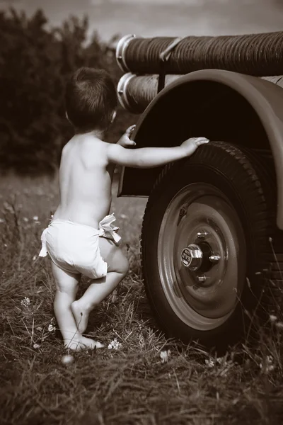 Kleine jonge jongen — Stockfoto