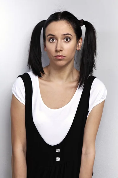 Pigtailed preto cabelo senhora — Fotografia de Stock