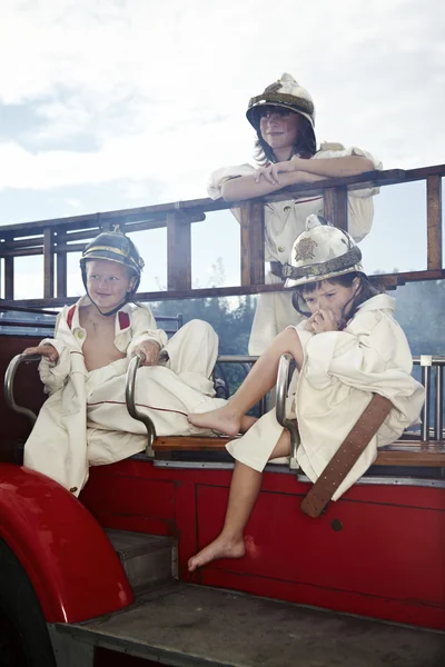 Group of children posing in retro — Stock Photo, Image