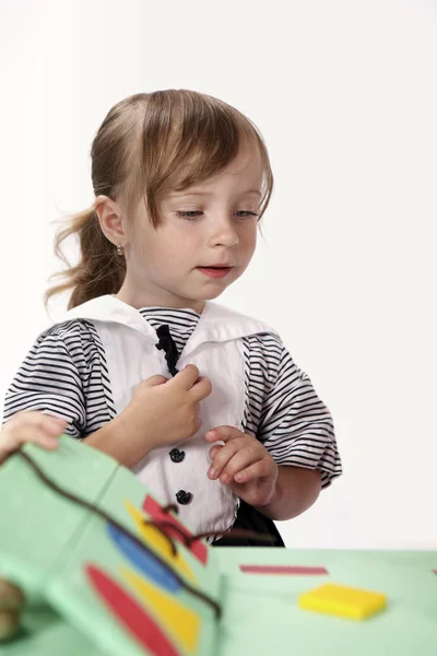 Los niños en el juego con juguetes de espuma de color —  Fotos de Stock