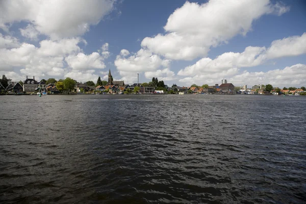Holandia - wieś przez kanał — Zdjęcie stockowe