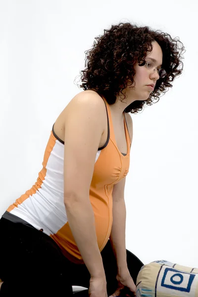 Grávida jovem mulher excercising ioga — Fotografia de Stock