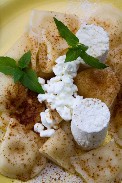 Close-up of a dish of potato and cottage cheese — Stock Photo, Image