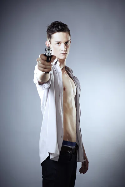Young man with handgun — Stock Photo, Image