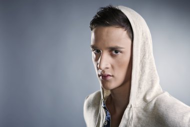 genç adam başlıklı