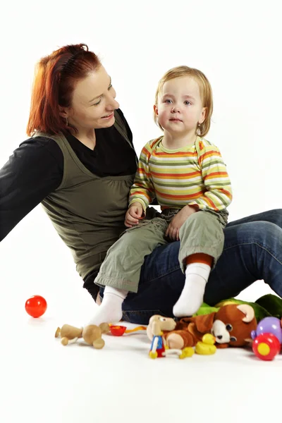 Niña en el estudio con madre — Foto de Stock