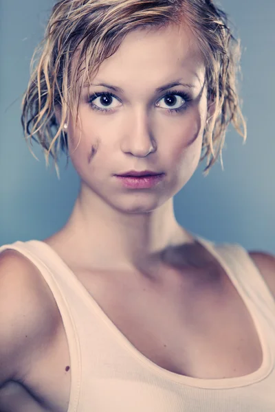 Dirty and wet hair blonde girl — Stock Photo, Image