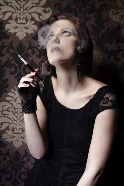 Nice lady model posing as a cigarette smoker — Stock Photo, Image