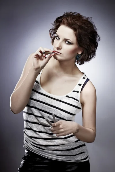 Lady using smoking drugs — Stock Photo, Image