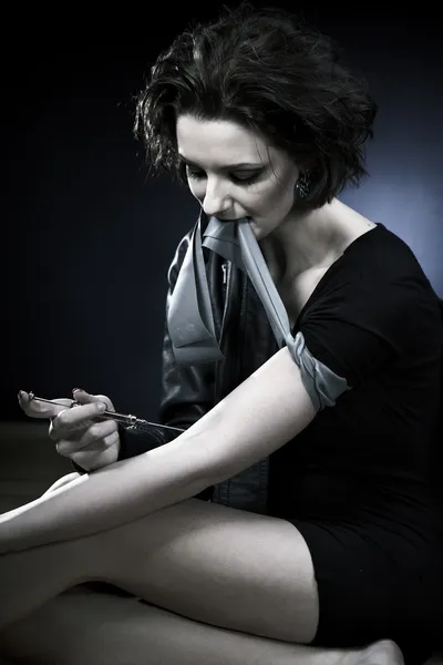 Girl with drugs — Stockfoto