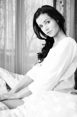 kadın evde moda ve seksi fotoğrafları için poz