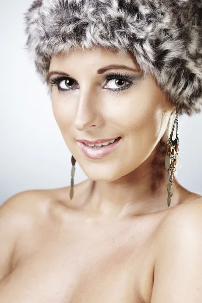 Schönheit im Winter-Styling — Stockfoto