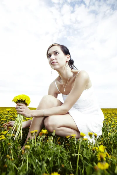 Young female model on outdoor meadow — Stock Photo, Image