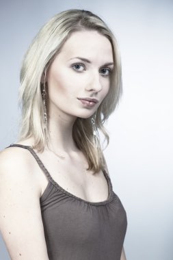 güzel sarışın Bayan