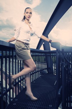 güzel bir kız Köprüsü