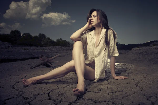 Giovane modella femminile nell'ora legale — Foto Stock