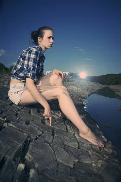 Fiatal női modell nyári idő — Stock Fotó