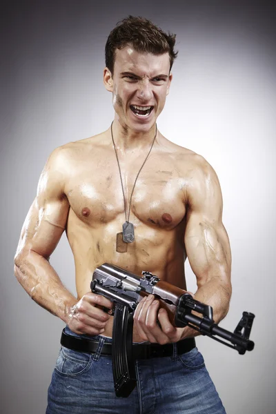 Power muscle man with AK-47 gun — Stock Photo, Image